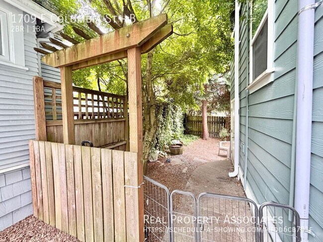 Building Photo - 1709 E Columbia St