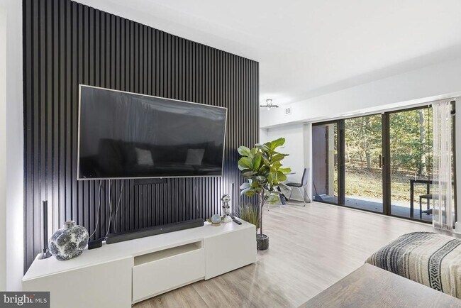 Building Photo - 11647 Stoneview Square