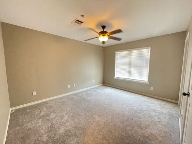 Building Photo - 226 Parrott Dr