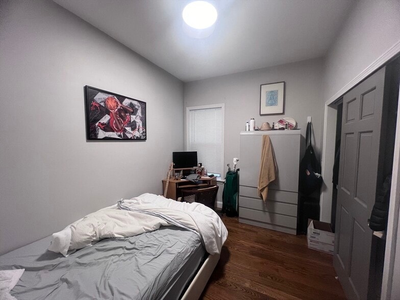 Building Photo - 726 E 2nd St