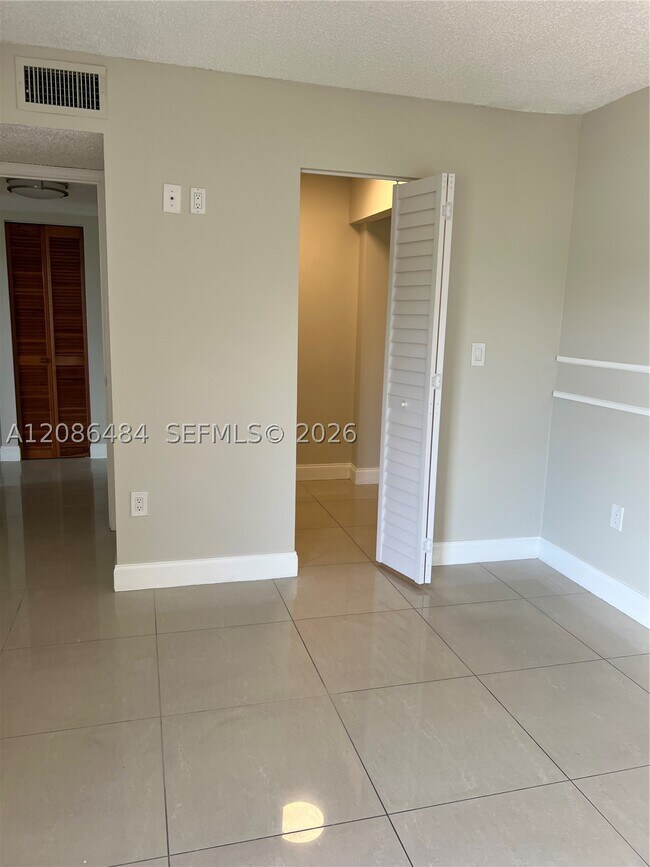 Building Photo - 8830 SW 123rd Ct