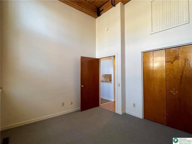 Building Photo - 101 Race St