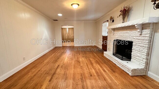 Building Photo - 6316 N Drexel Blvd