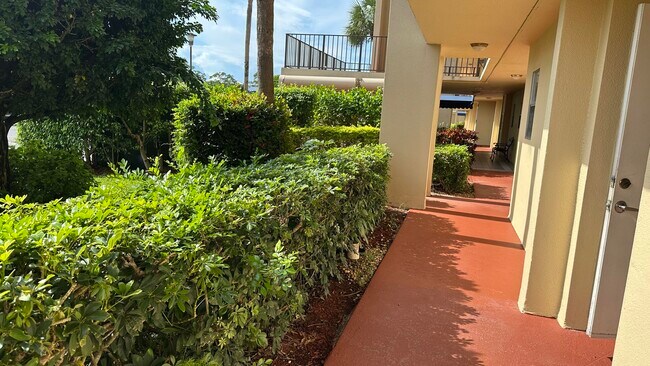Building Photo - 3661 Via Poinciana