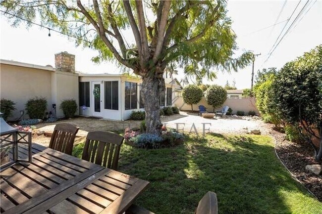 Building Photo - Stunning Claremont Home