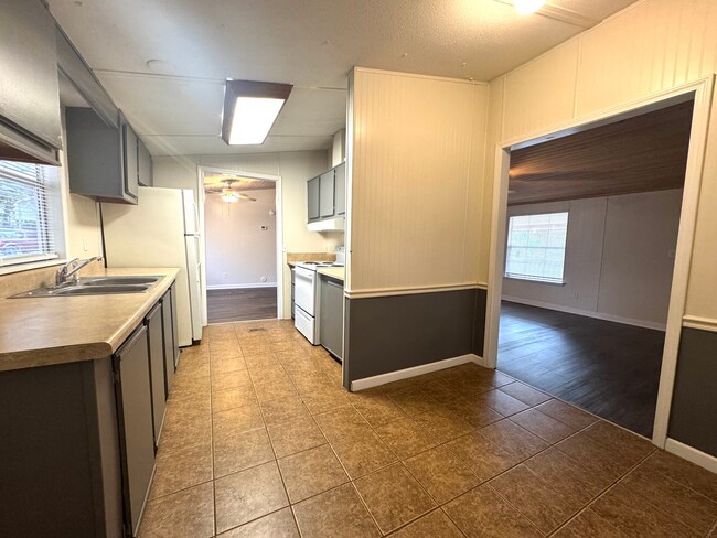 Building Photo - 3 BEDROOM, 2 BATH MODULAR HOME!