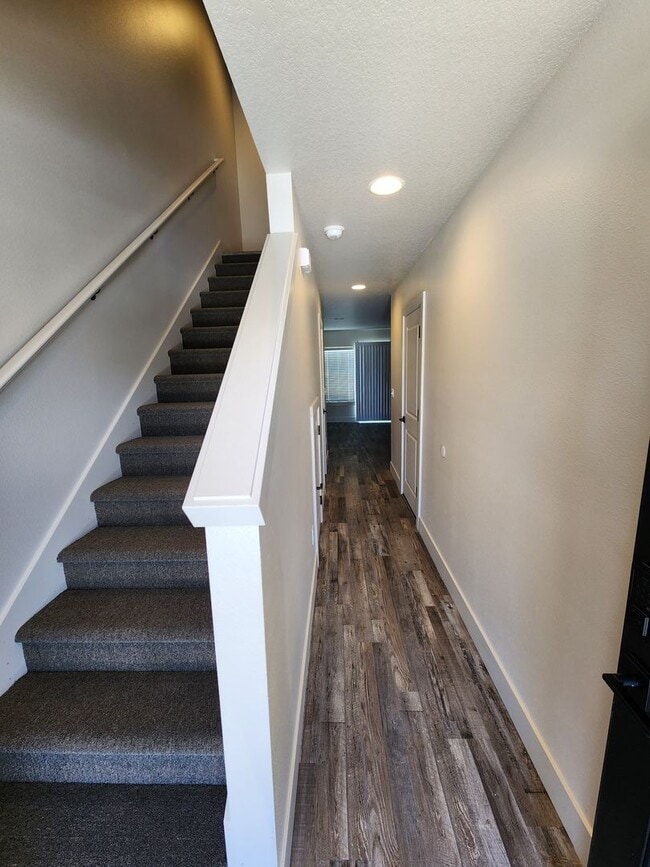 Building Photo - 3 Bedroom 2.5 Bath in Winlock