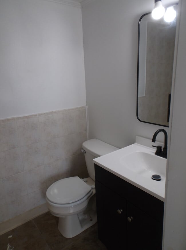 Building Photo - 808 Penny Pl