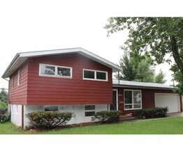 Building Photo - Updated 3 Bedroom Home | Pet Friendly | Prime Location