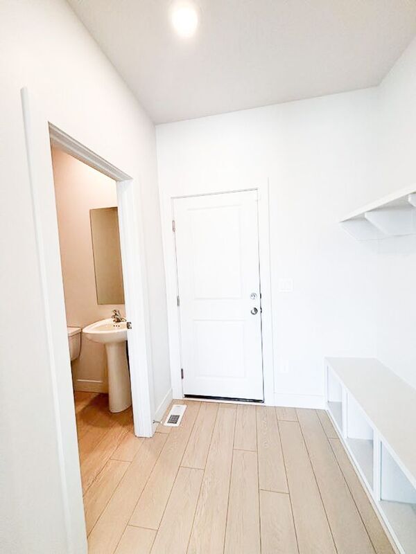 Building Photo - 414 W Snowberry Dr