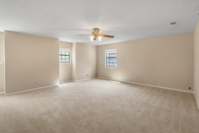 Building Photo - 9006 Balcones Club Dr