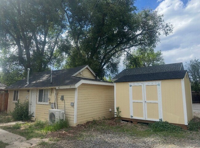 Building Photo - 932 Bross St