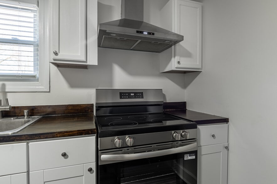 Building Photo - 410 E Beecher St