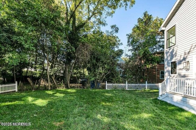 Building Photo - 514 River Rd