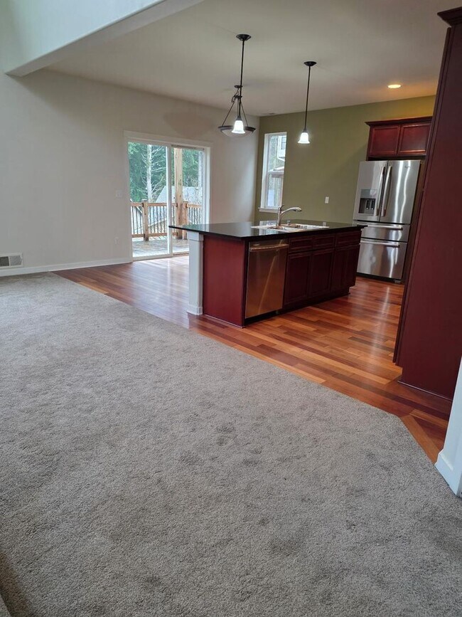 Building Photo - Beautiful 3-Bed Home with Private Yard and Modern Upgrades