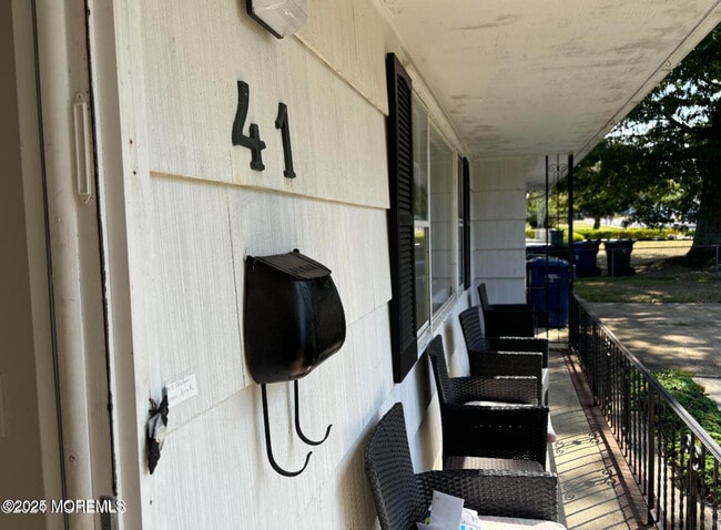 Building Photo - 41 Heath Ave