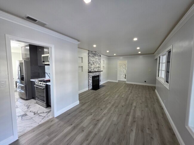 Building Photo - 11033 Quill Ave