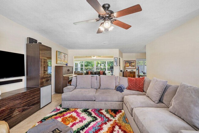 Building Photo - Beautiful Family Home in Boca Raton