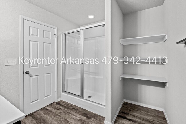 Building Photo - 1600 Edinburgh Dr