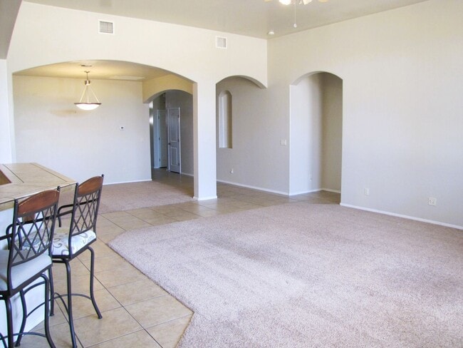 Building Photo - Spacious 3BR/2BA/2.5 CG, 2167 sq.ft. renta...