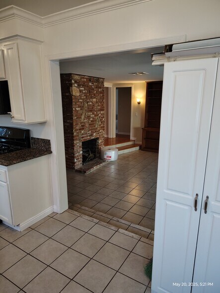 Building Photo - 4734 Allott Ave