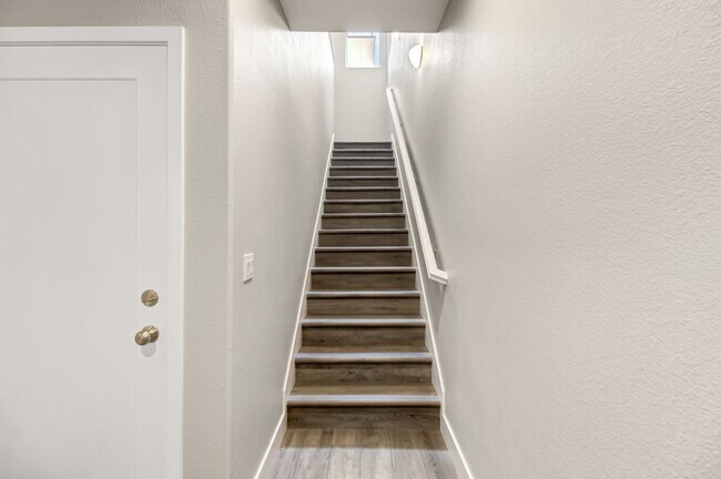 Building Photo - Move-In Special! Beautiful Alkali Flat Ren...