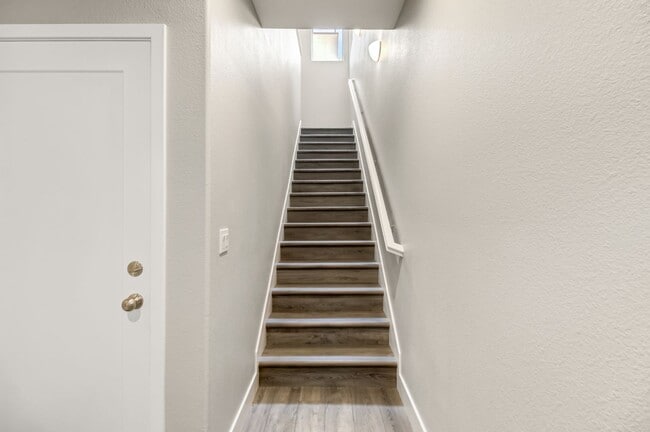 Building Photo - Stunning Alkali Flat Residence: Half Month Free With Move-In by 02/01/2026