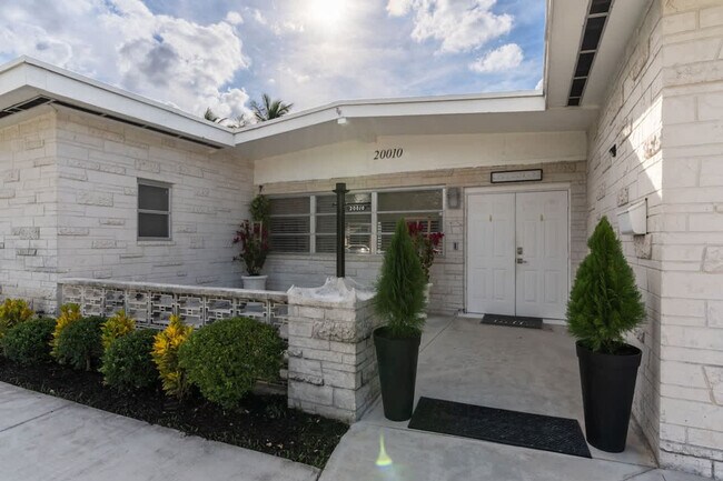 Building Photo - 20010 Highland Lakes Blvd