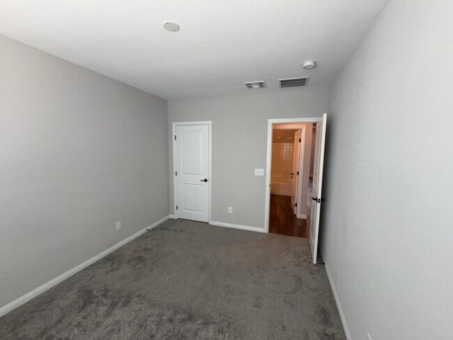 Building Photo - 2122 Bethesda Fountain Rd