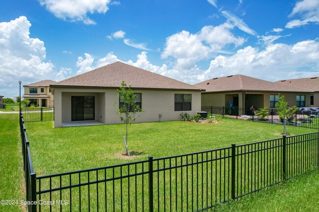 Building Photo - 2243 Capital Dr