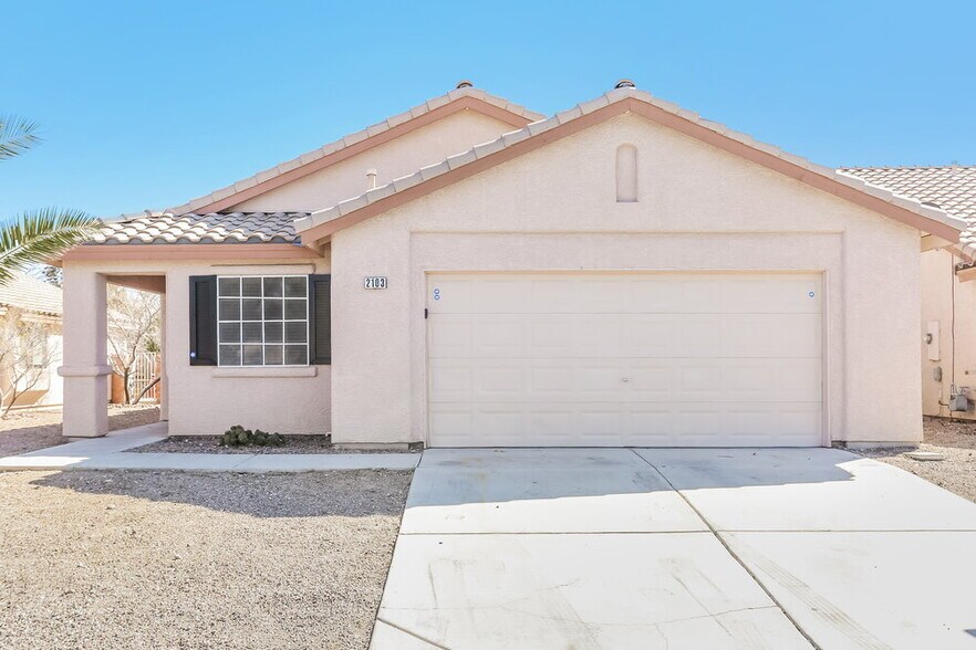 Primary Photo - 2103 Point Morada Ave