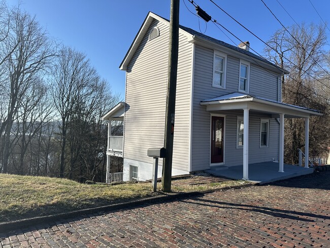 Building Photo - 102 High St