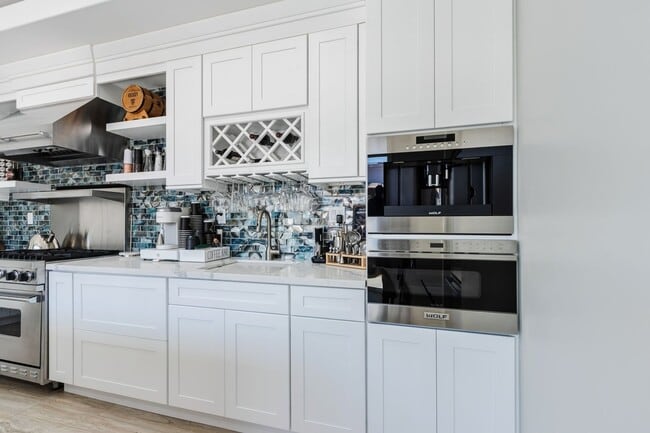 Building Photo - 10068 Russell Ave