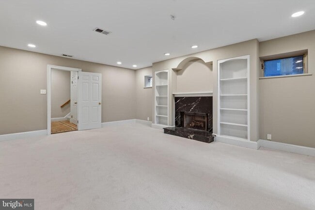 Building Photo - 5430 Chevy Chase Pkwy NW