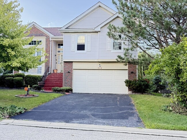 Primary Photo - 374 W Boxwood Ct