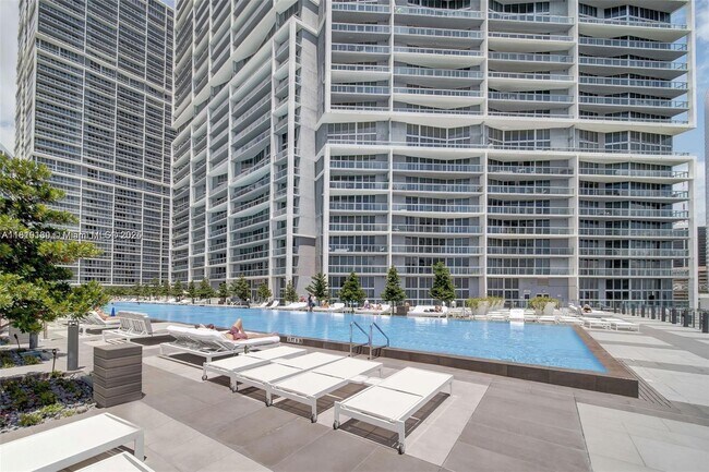 Building Photo - 475 Brickell Ave