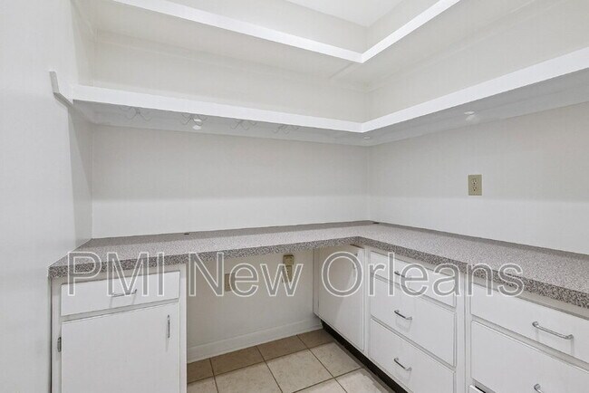 Building Photo - 12 Oaklawn Dr