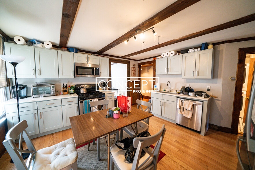 Building Photo - 154 Calumet St