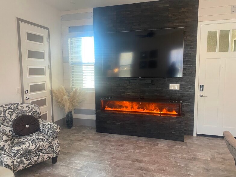 Primary Photo - 19848 W Monterosa St