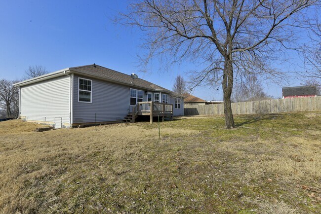 Building Photo - 343 Holts Lake Dr