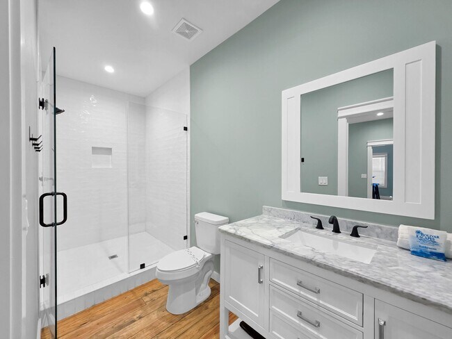 Building Photo - 1032 Sunset Cir