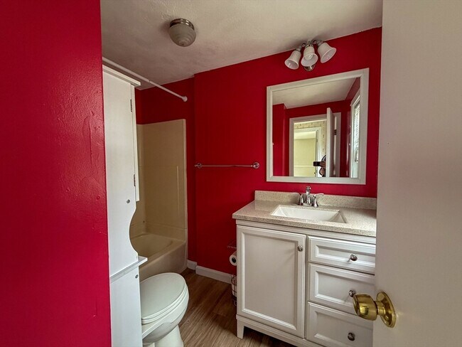 Building Photo - 233 Forest St