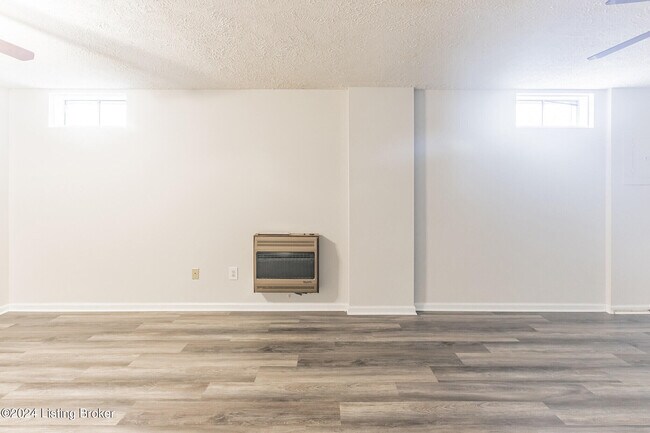Building Photo - 6013 Fairridge Ct