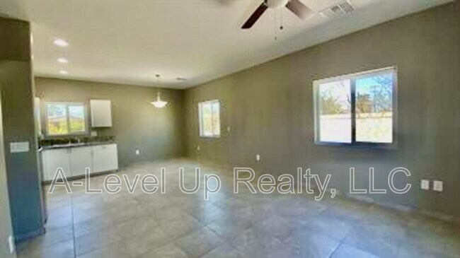 Building Photo - 1506 E 28th St