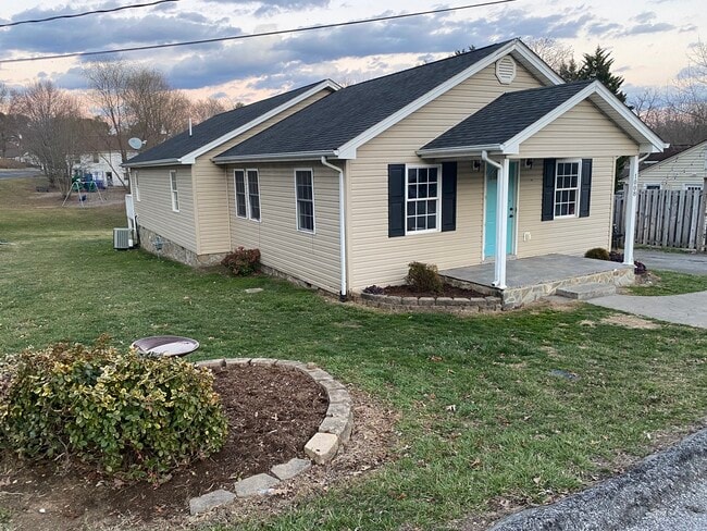 Building Photo - 1008 Kabrich St