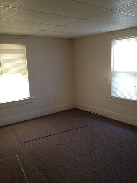 Building Photo - 27 E Kerr St