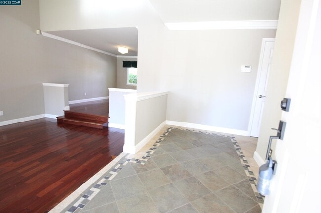 Building Photo - 898 Luxury Dr