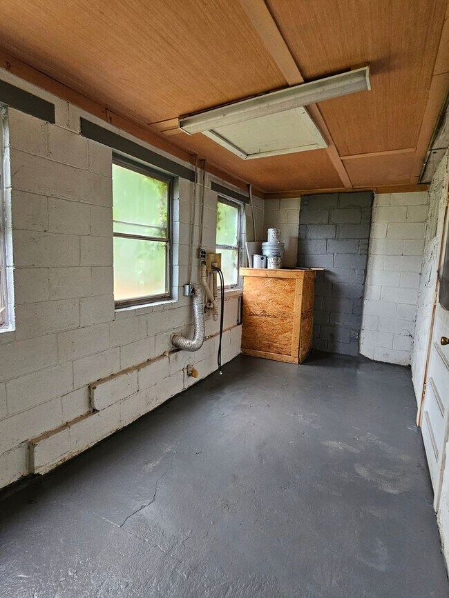 Building Photo - 202 Crawford Rd