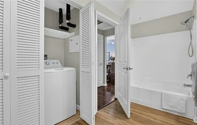 Building Photo - 160 S Hudson Ave