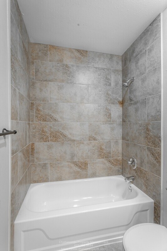 Building Photo - 900 Mountain Creek Rd